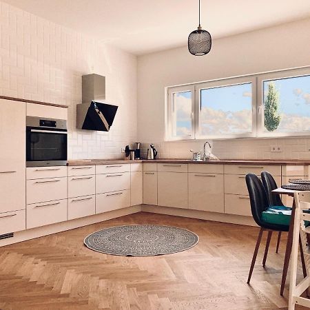 Modernes Apartment Am See Mit Terrasse غروسريشن المظهر الخارجي الصورة