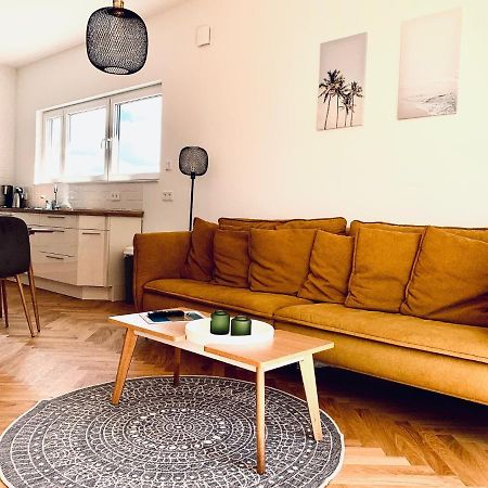Modernes Apartment Am See Mit Terrasse غروسريشن المظهر الخارجي الصورة