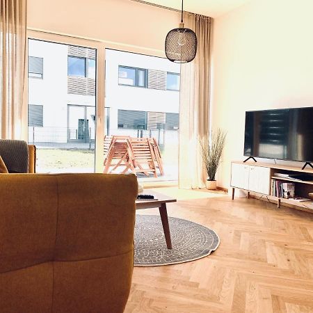 Modernes Apartment Am See Mit Terrasse غروسريشن المظهر الخارجي الصورة