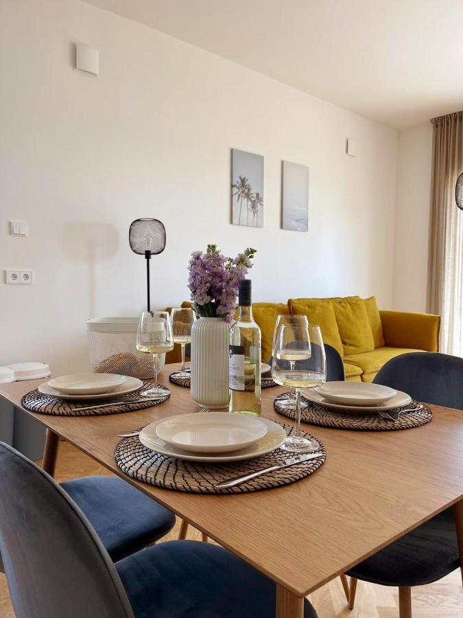 Modernes Apartment Am See Mit Terrasse غروسريشن المظهر الخارجي الصورة