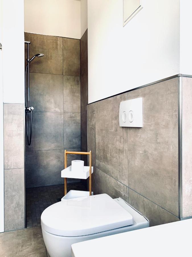 Modernes Apartment Am See Mit Terrasse غروسريشن المظهر الخارجي الصورة