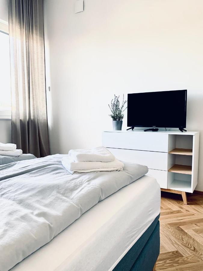 Modernes Apartment Am See Mit Terrasse غروسريشن المظهر الخارجي الصورة