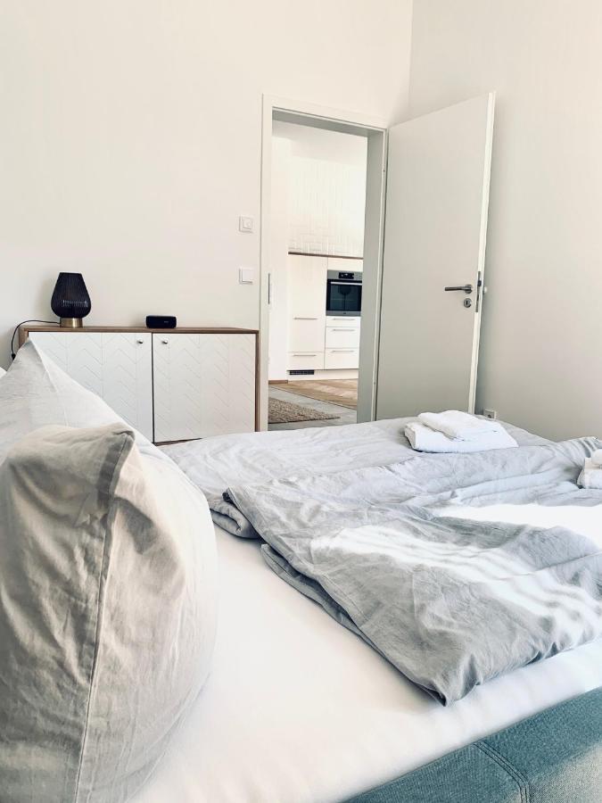 Modernes Apartment Am See Mit Terrasse غروسريشن المظهر الخارجي الصورة