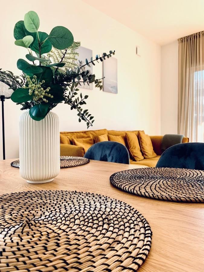 Modernes Apartment Am See Mit Terrasse غروسريشن المظهر الخارجي الصورة