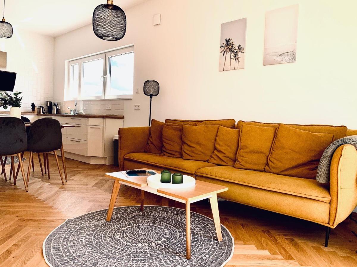 Modernes Apartment Am See Mit Terrasse غروسريشن المظهر الخارجي الصورة